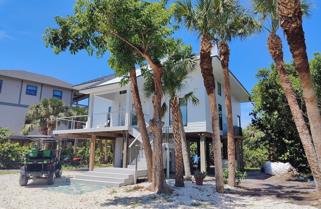 The Salty Snook - LARGE BEACH HOME w/VIEWS!