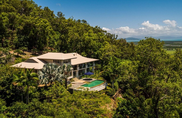The Sanctuary Port Douglas - 6 bedrooms with ensuites & panoramic views!