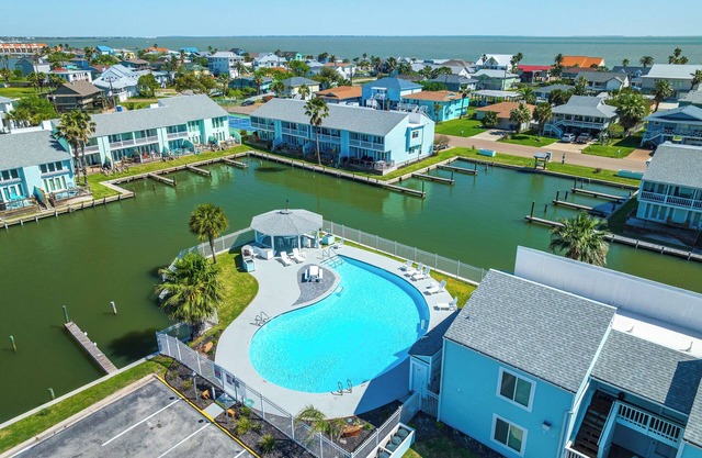 The Sandbar - Serene Canal Front Condo