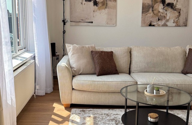 The Sandstone Stay l Cosy Central Location 5 mins from Southmead Hospital