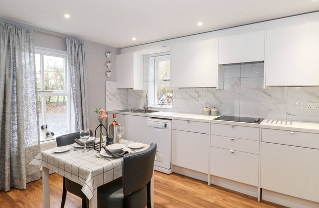 THE SCHOOL ROOM, romantic, character holiday cottage in Cartmel