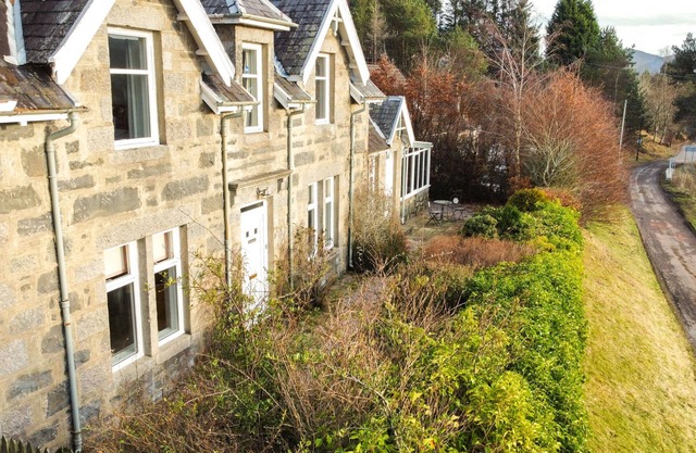 The Schoolhouse, Laggan - large Highland lodge