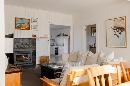 The Sea Keeper Bicheno cosy seaside cottage