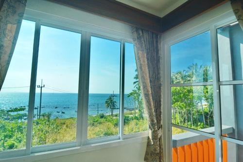 The Sea @ Lanta Hotel
