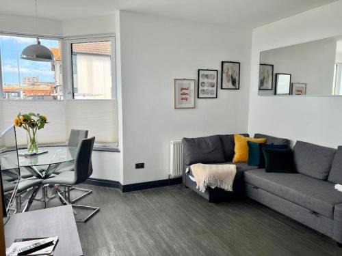 The Seafront Apartment - Westbrook Bay Beach - By Goldex Coastal Breaks