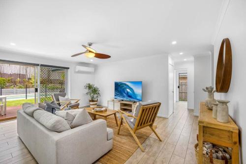 The Seahaven ~ Family Home with Pool, Pet Friendly