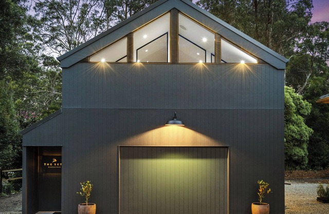 The Sett. A luxurious, tranquil getaway in the Dandenong Ranges.