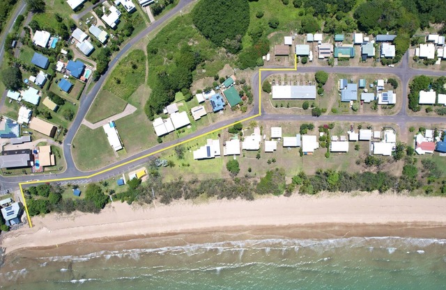 The Shack - Sea breeze and a walk to the beach.