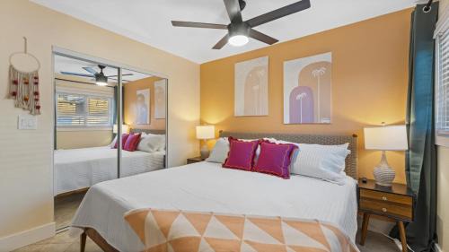 The Shark Tank Cocoa Beach - Retro Florida, Downtown, 5-Min Walk to Beach, Shops & Bars