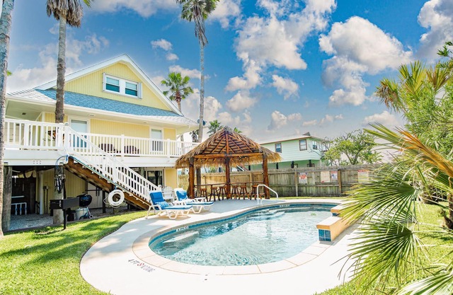 "Shell House" Enorme piscina privada en la ciudad, ¡disfruta del bar Tiki Hut en tu patio trasero! Mascota amigable