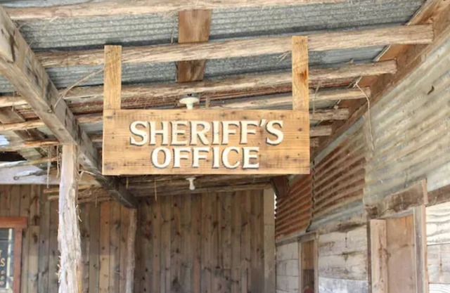 The Sheriff's Office-@Rooms at The Oak Dale
