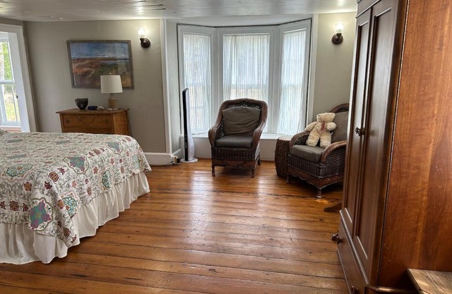 The Shipbuilder's Cottage-Two Century Old Charm