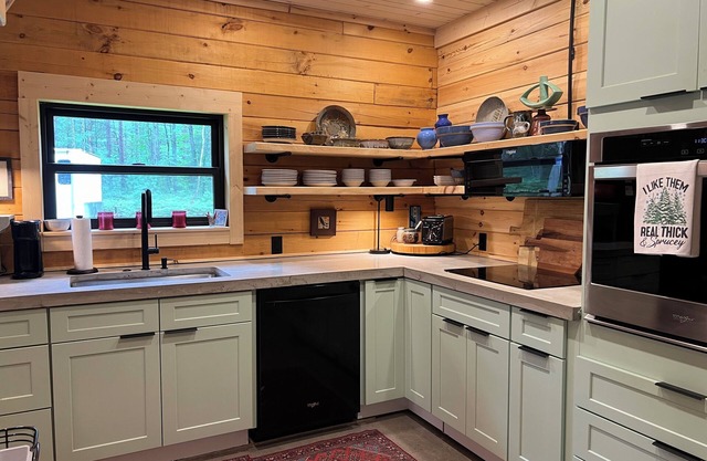 The Shire, a fun cabin retreat. Warm and cozy, nestled trailside in the woods.
