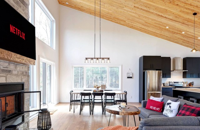 The Shore's Chalet | Spa | Fireplace | Terraces
