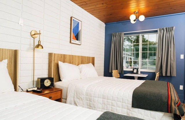 The Sierra Motel