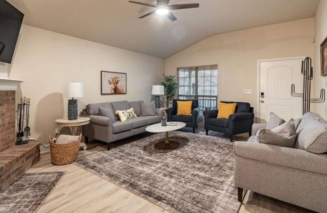 The Silverwood - 3BR/2BA - South LBK