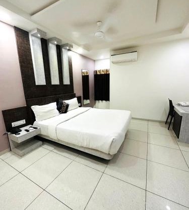 The Sky Comfort Hotel Parth Inn