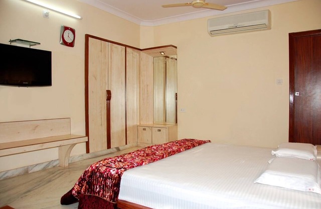 The Sky Comfort Hotel Shri Vithalesh