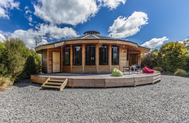 The Snowglobe - Ohakune Modern Yurt Style Chalet