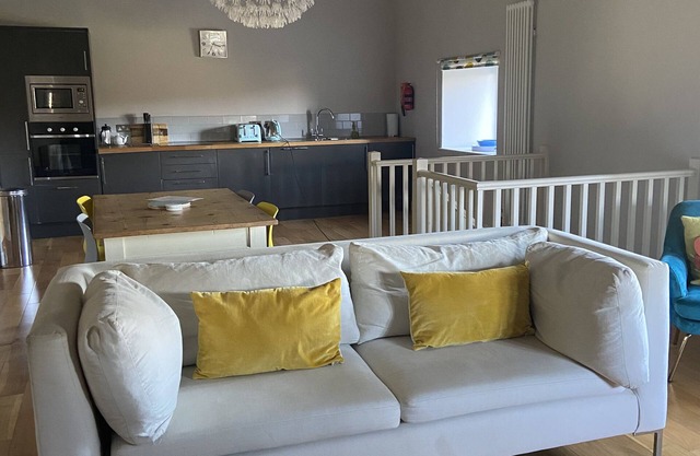 The Snug - Beautiful Grade 2 listed barn conversion