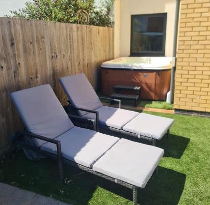 The Snuggery-Hot Tub-Parking-Eco