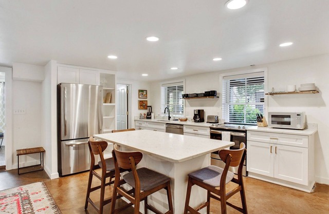 The Squares of Savannah: Chic Modern Apartment on Forsyth by Lucky Savannah