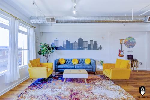 The Stallion #208 - Walk to Attractions - Modern Luxe Loft in Memphis Downtown with free covered gated parking