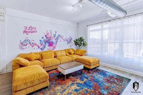 The Stallion #209 - Walk to Museums, Luxe Loft with free gated & covered parking