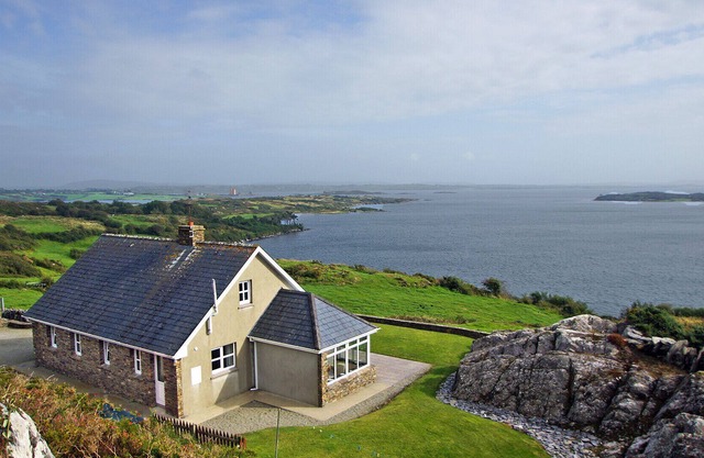 The Stone Cottage - Two Bedroom House, Sleeps 4
