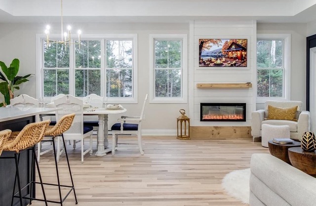 The Stonehill - Luxury Home Minutes to Fredericton