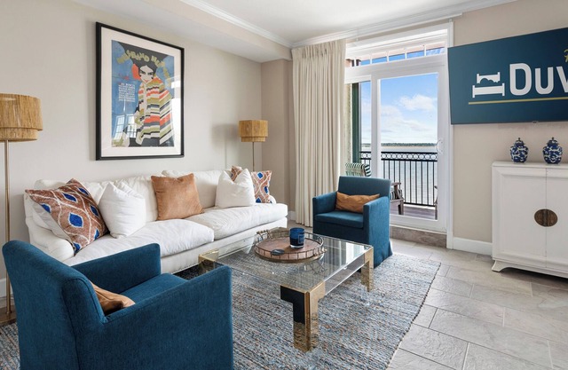 The Suite Life- Waterfront Studio of Your Dreams!