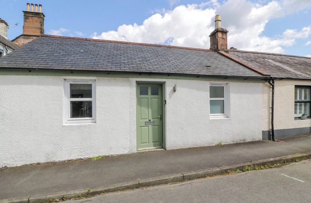 THE SUITE, pet friendly, with a garden in Thornhill