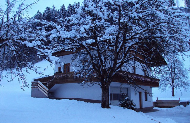 Nuevo chalet, ubicado en un paisaje idílico justo al borde del bosque
