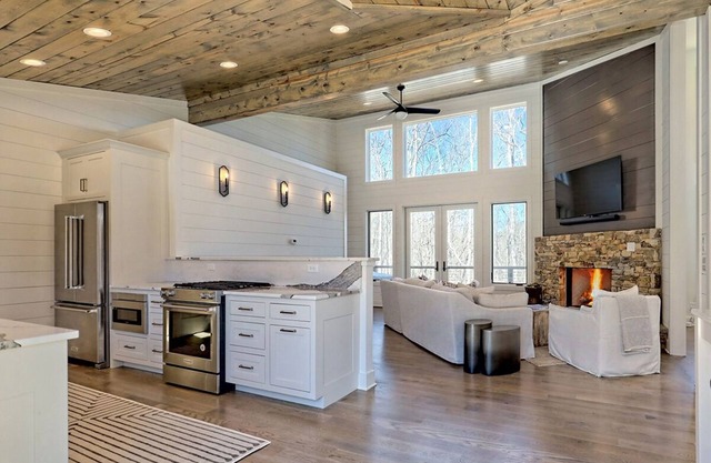 The Summit at Lake | Modern 5BR Home, Hot Tub, Fire Pit, Near LaPrade’s Marina