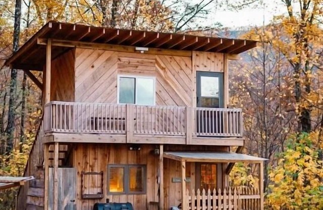 “The Summit Cabin” An Off the Grid Hideaway