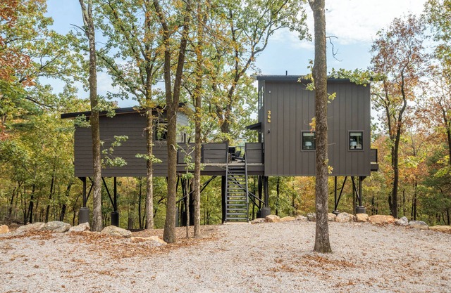 The Sun Treehouse, Hot Tub, Sleeps 8