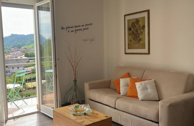 Apartamento "The Sunflower". RELAX en las montañas cerca del lago de Garda