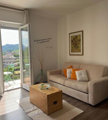 THE SUNFLOWER APARTMENT