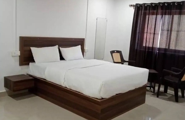 The Sunshine AC Double Bed 3