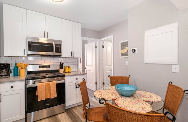 The Sunshine House: Breezy Beach Unit!