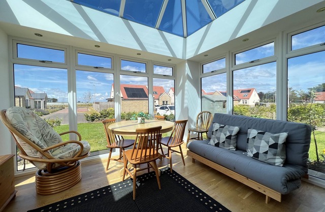The Swallows, Kingsbarns - a cottage that sleeps 5 guests in 3 bedrooms