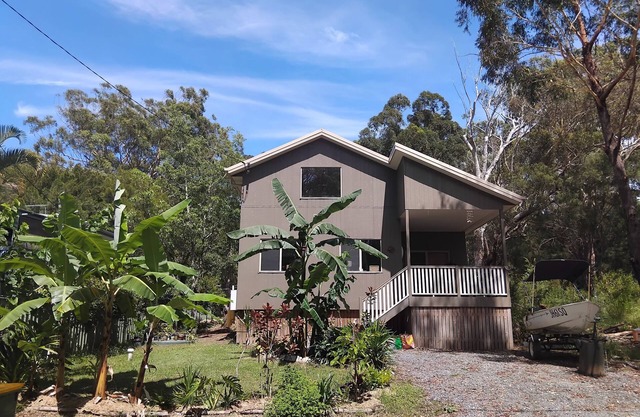 The Taj - an open spaced 2 bedroom serene and inviting getaway on Russel Island