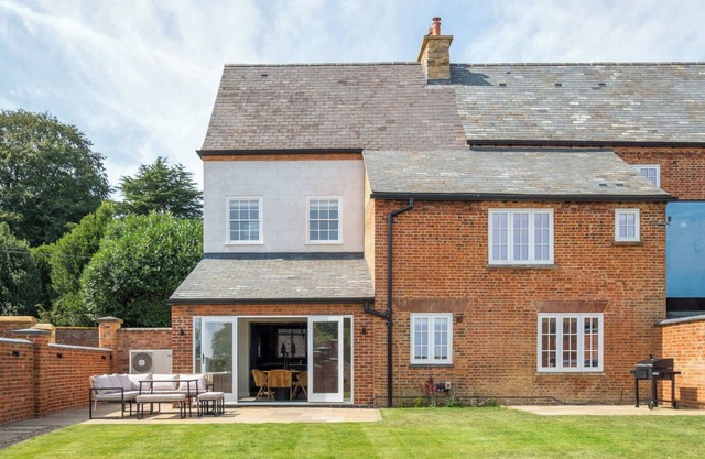 The Talbot – Exceptional Retreat with Hot Tub