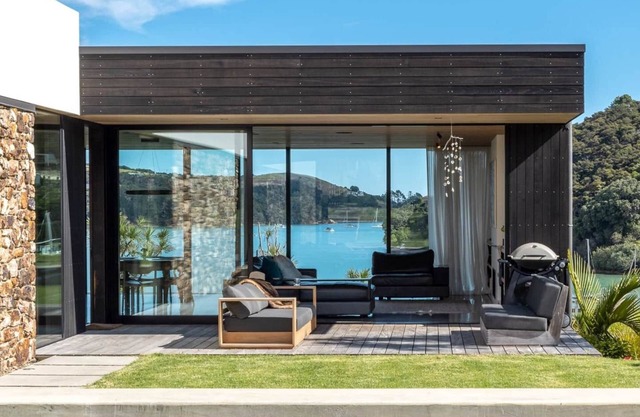 THE TERRACE : Coast & Country