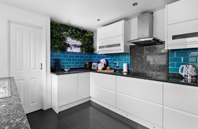 The Terrace - Light Bright Characterful Near Beaches