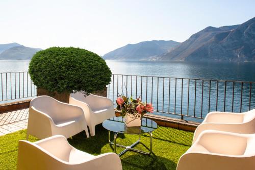 The Terrace on the Lake