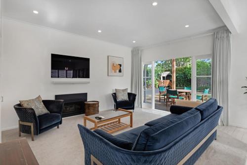 The Terrace with BBQ - Parking Minutes To Beaches