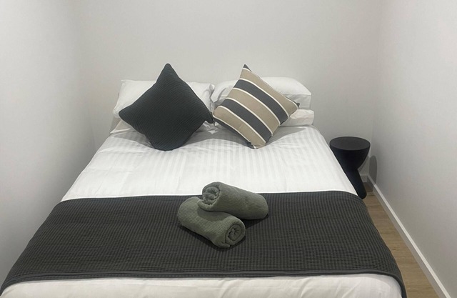"The Thornton" 2 Bedroom Villa (WC) - Cabin Villa 4 Sleep 6