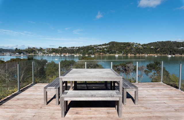 The Tide Watcher - Okiato Holiday Home