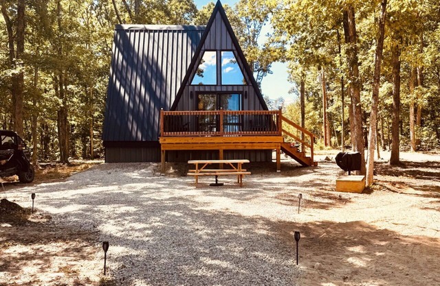 The Tiegen Rae: cozy mountain cabin with huge views